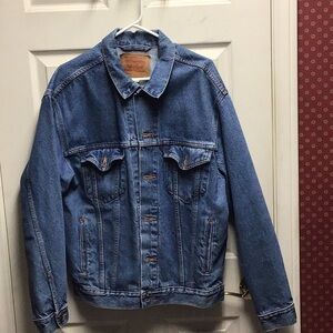 Levi’s relaxed fit trucker jacket large used